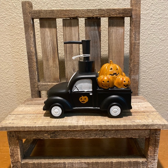Halloween Pumpkin Truck Soap Dispenser, Halloween Lotion Pump, Farmhouse Truck - Picture 2 of 16
